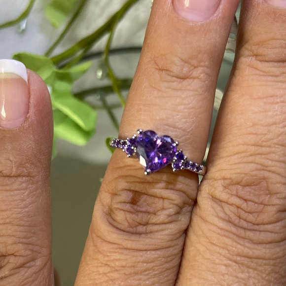 925 Sterling Silver Crystal Purple Heart Love Ring - Picture 3 of 6